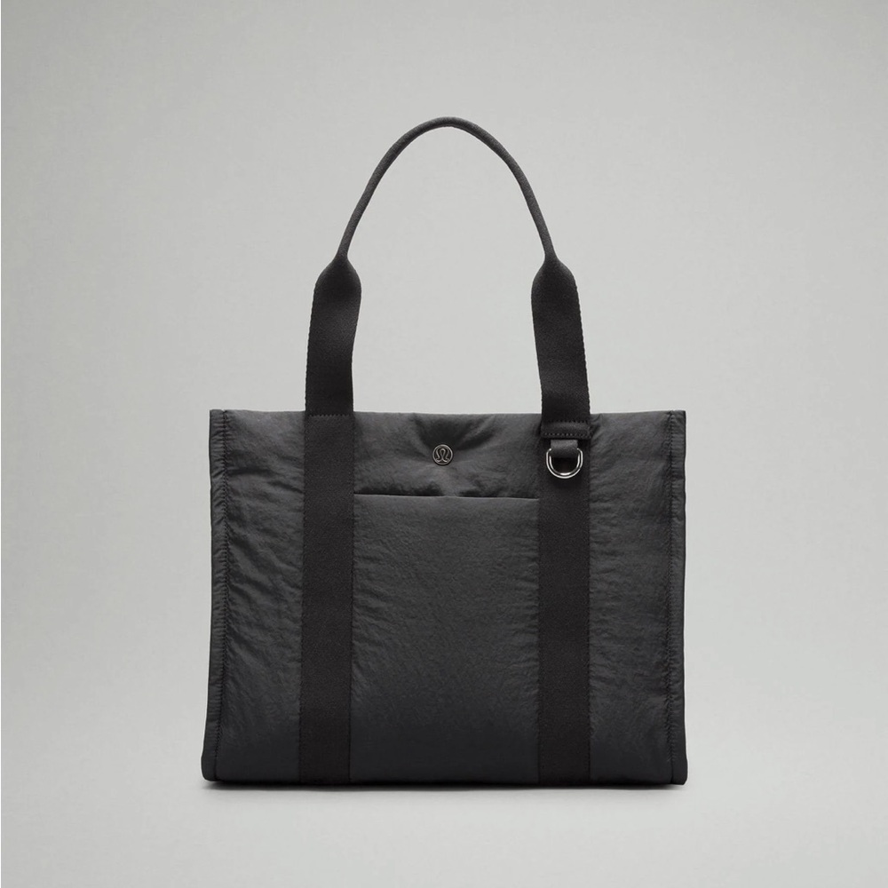 LOOKING FOR** 10L black boxy tote or 10L print tote